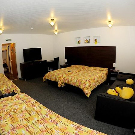 Hotel Restaurant Au Chasseur Orbe Екстер'єр фото
