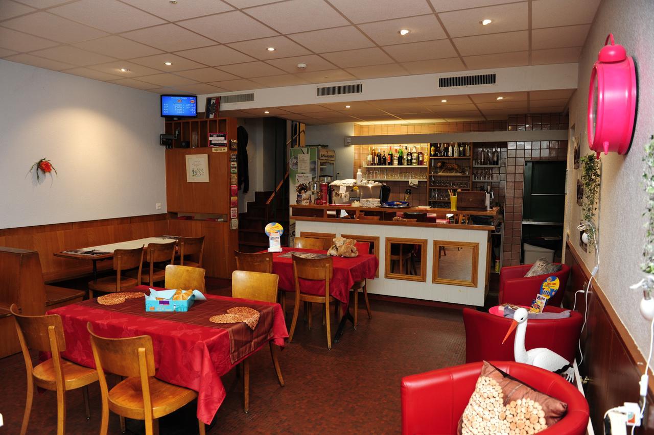 Hotel Restaurant Au Chasseur Orbe Екстер'єр фото