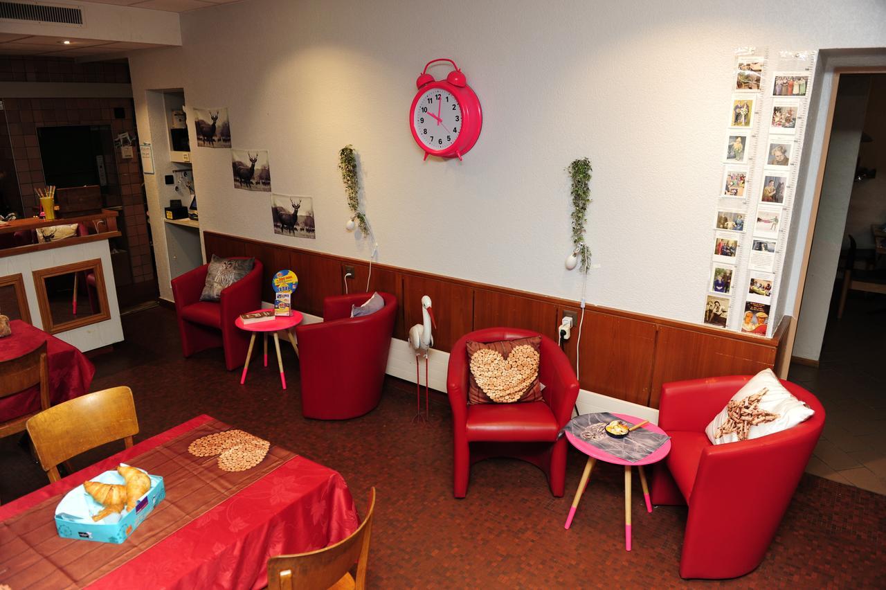Hotel Restaurant Au Chasseur Orbe Екстер'єр фото
