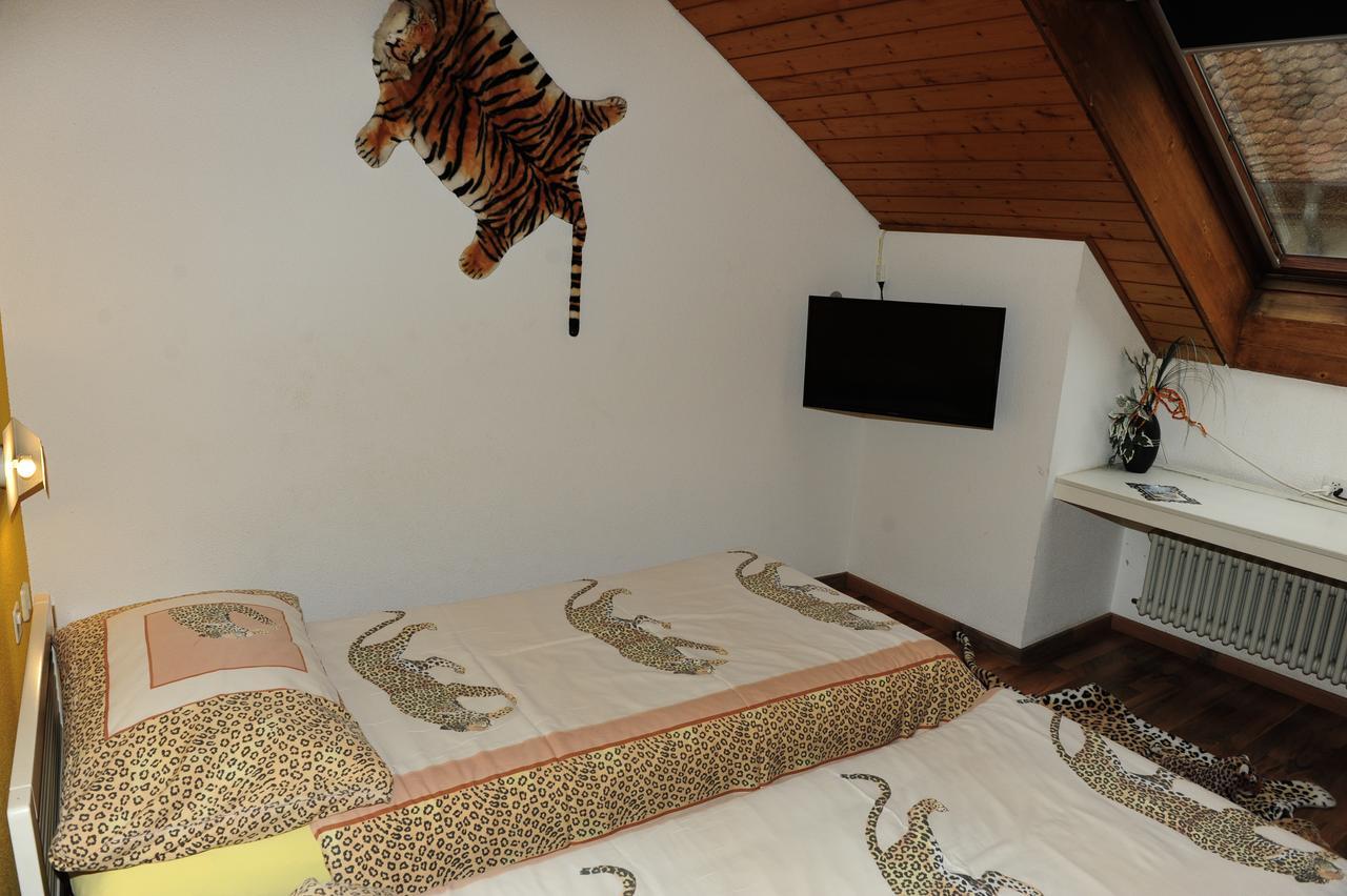 Hotel Restaurant Au Chasseur Orbe Екстер'єр фото