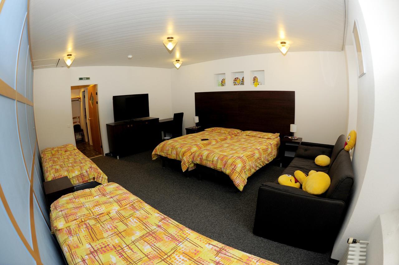 Hotel Restaurant Au Chasseur Orbe Екстер'єр фото