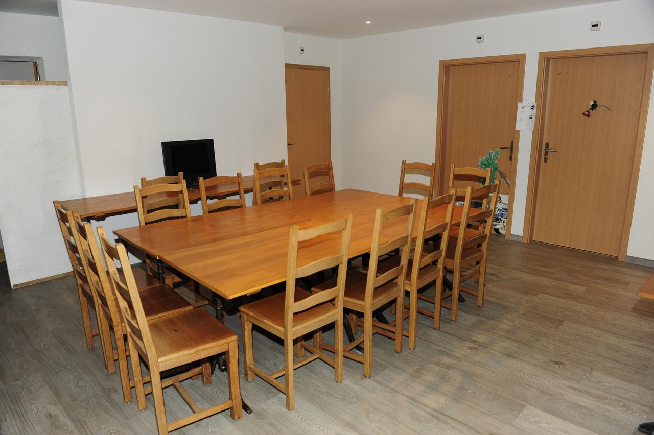 Hotel Restaurant Au Chasseur Orbe Екстер'єр фото